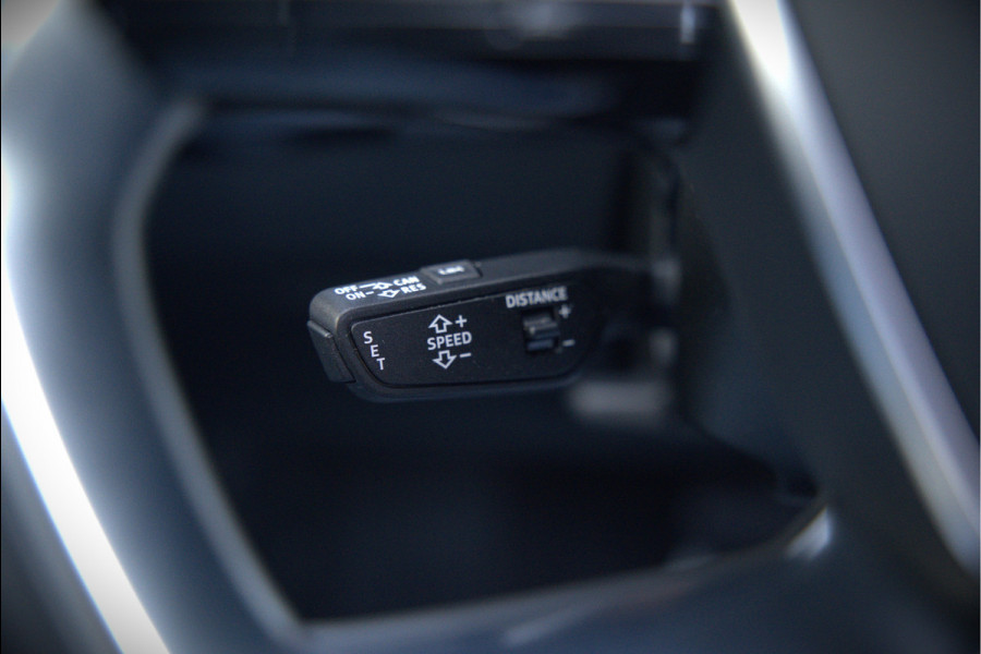 Audi e-tron 50 quattro S edition 71 kWh | S Line | Black Edition | Panoramadak | Memory Seats | Camera | Luchtvering | Adaptive Cruise Control | Trekhaak | Keyless | Matrix LED | Leder | Stoelverwarming | NAP | BTW