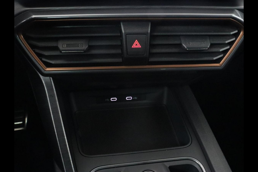 CUPRA Formentor 1.4 eHybrid VZ | 245pk | Trekhaak | Leder | Stoelverwarming | Camera | Carplay | Adaptive cruise | Memory | Keyless | 19'' | Full LED | Sportstoelen | PHEV | Plug In