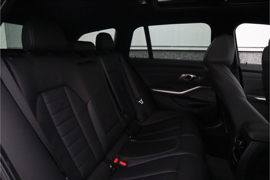 BMW 3 Serie Touring 330e xDrive M-Sport Panorama / 19inch / Harman Kardon /