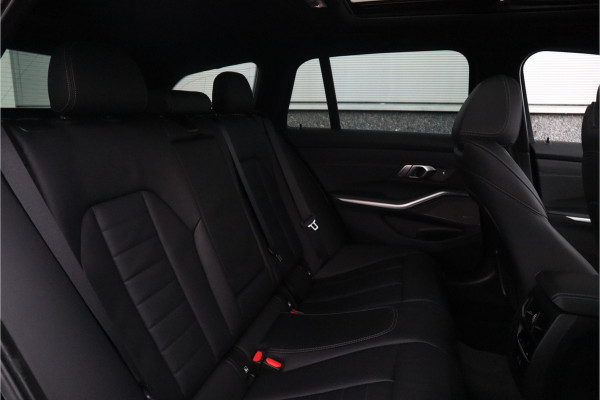 BMW 3 Serie Touring 330e xDrive M-Sport Panorama / 19inch / Harman Kardon /