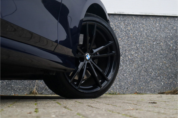 BMW 3 Serie Touring 330e xDrive M-Sport Panorama / 19inch / Harman Kardon /