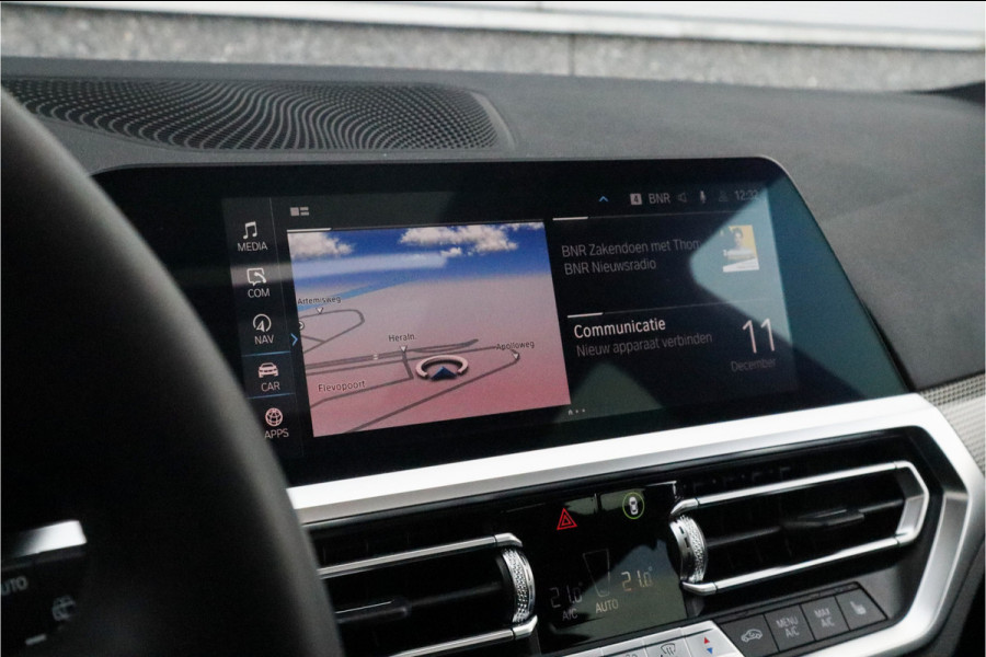 BMW 3 Serie Touring 330e xDrive M-Sport Panorama / 19inch / Harman Kardon /