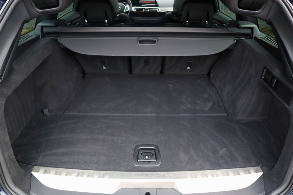 BMW 3 Serie Touring 330e xDrive M-Sport Panorama / 19inch / Harman Kardon /