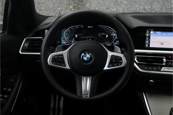 BMW 3 Serie Touring 330e xDrive M-Sport Panorama / 19inch / Harman Kardon /