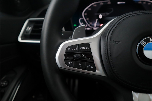 BMW 3 Serie Touring 330e xDrive M-Sport Panorama / 19inch / Harman Kardon /