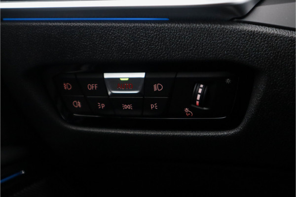 BMW 3 Serie Touring 330e xDrive M-Sport Panorama / 19inch / Harman Kardon /