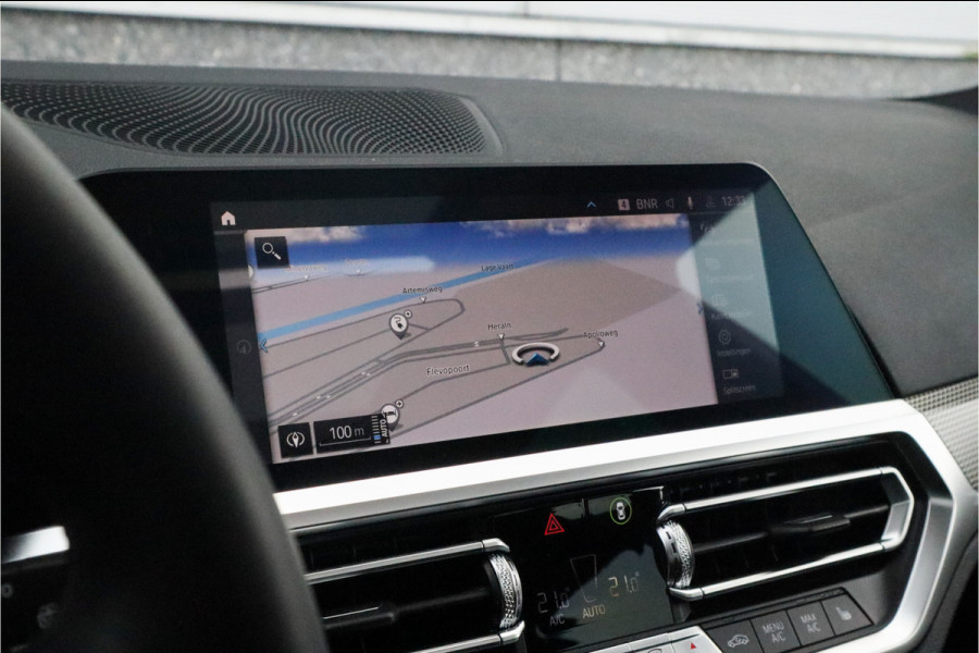 BMW 3 Serie Touring 330e xDrive M-Sport Panorama / 19inch / Harman Kardon /