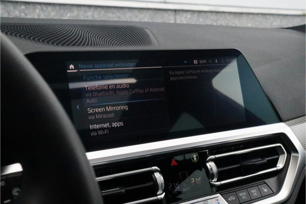 BMW 3 Serie Touring 330e xDrive M-Sport Panorama / 19inch / Harman Kardon /