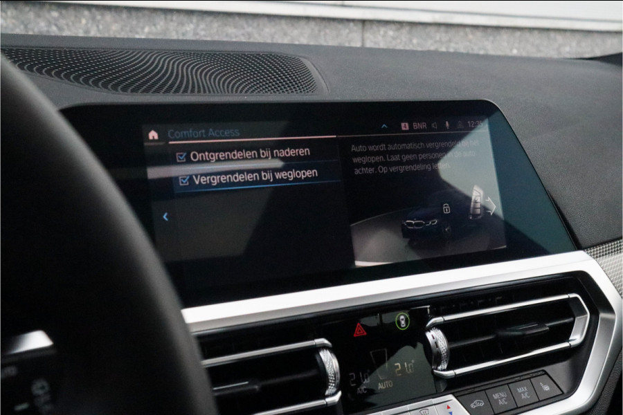 BMW 3 Serie Touring 330e xDrive M-Sport Panorama / 19inch / Harman Kardon /