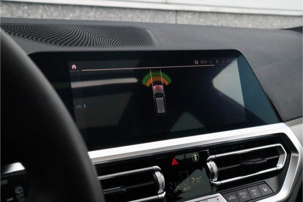 BMW 3 Serie Touring 330e xDrive M-Sport Panorama / 19inch / Harman Kardon /