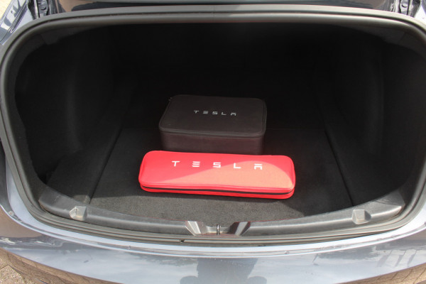 Tesla Model 3 Long Range AWD 75 kWh / NIEUWE BATTERIJ / SOH 88,4% / Trekhaak / Autopilot / Panoramadak / Camera / Leder / 19'' / Leder / Premium Audio /