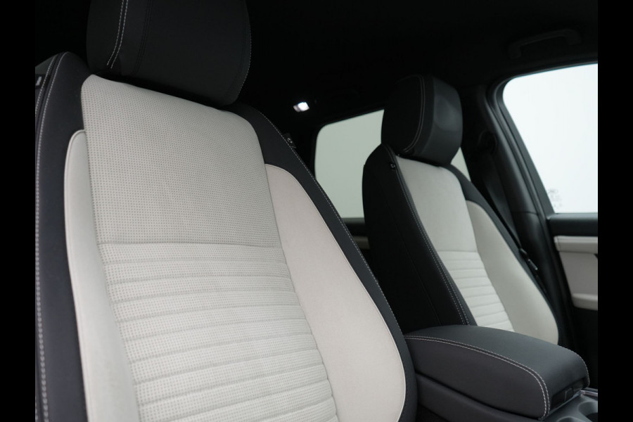 Land Rover Discovery Sport P300e R-Dynamic HSE Plug In Hybrid 309pk Dealer O.H. PHEV | Trekhaak Afn. |  Adaptive Cruise | Camera | Meridian Audio | Alcantara Sportstoelen Memory & Verwarmd | Stuur Verwarmd | Apple Carplay | Keyless | Blis | Navigatie | DAB |