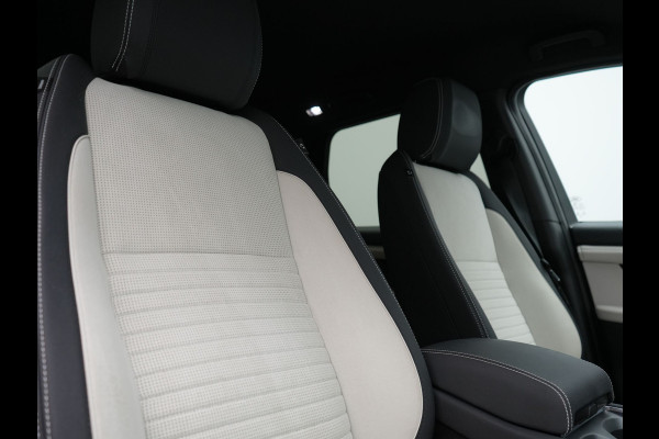 Land Rover Discovery Sport P300e R-Dynamic HSE Plug In Hybrid 309pk Dealer O.H. PHEV | Trekhaak Afn. |  Adaptive Cruise | Camera | Meridian Audio | Alcantara Sportstoelen Memory & Verwarmd | Stuur Verwarmd | Apple Carplay | Keyless | Blis | Navigatie | DAB |