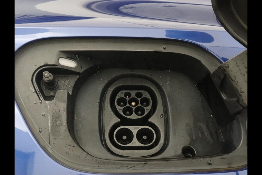 Volkswagen ID.4 First 77 kWh | Stoel & stuurverwarming | Camera | Carplay | Adaptive cruise | Half leder | 20'' | Navigatie | DAB | Sfeerverlichting