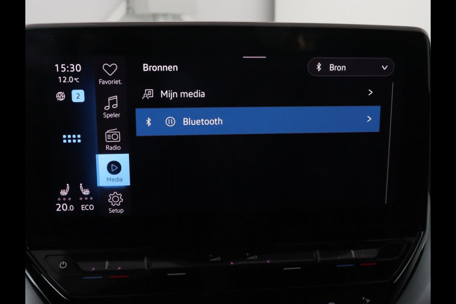Volkswagen ID.4 First 77 kWh | Stoel & stuurverwarming | Camera | Carplay | Adaptive cruise | Half leder | 20'' | Navigatie | DAB | Sfeerverlichting