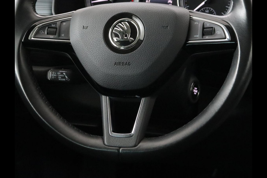 Škoda Kodiaq 1.5 TSI Limited Business Edition 7-persoons | Panoramadak | Adaptive cruise | Trekhaak | Stoelverwarming | Leder/Alcantara | Canton Sound | Keyless | Camera | Carplay | 19'' | Navigatie