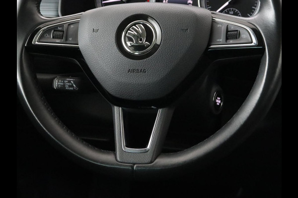Škoda Kodiaq 1.5 TSI Limited Business Edition 7-persoons | Panoramadak | Adaptive cruise | Trekhaak | Stoelverwarming | Leder/Alcantara | Canton Sound | Keyless | Camera | Carplay | 19'' | Navigatie
