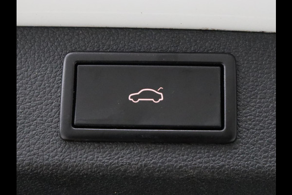 Škoda Kodiaq 1.5 TSI Limited Business Edition 7-persoons | Panoramadak | Adaptive cruise | Trekhaak | Stoelverwarming | Leder/Alcantara | Canton Sound | Keyless | Camera | Carplay | 19'' | Navigatie