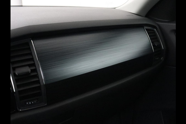 Škoda Kodiaq 1.5 TSI Limited Business Edition 7-persoons | Panoramadak | Adaptive cruise | Trekhaak | Stoelverwarming | Leder/Alcantara | Canton Sound | Keyless | Camera | Carplay | 19'' | Navigatie