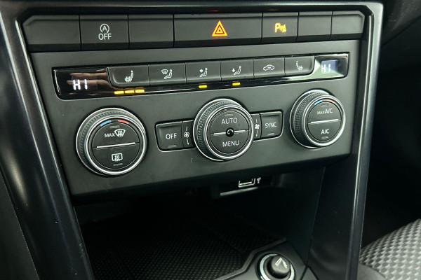 Volkswagen T-Roc 1.0 TSI Style(Goed OnderH, Navi, Carplay, StoelV, Parkeersensoren, Etc)