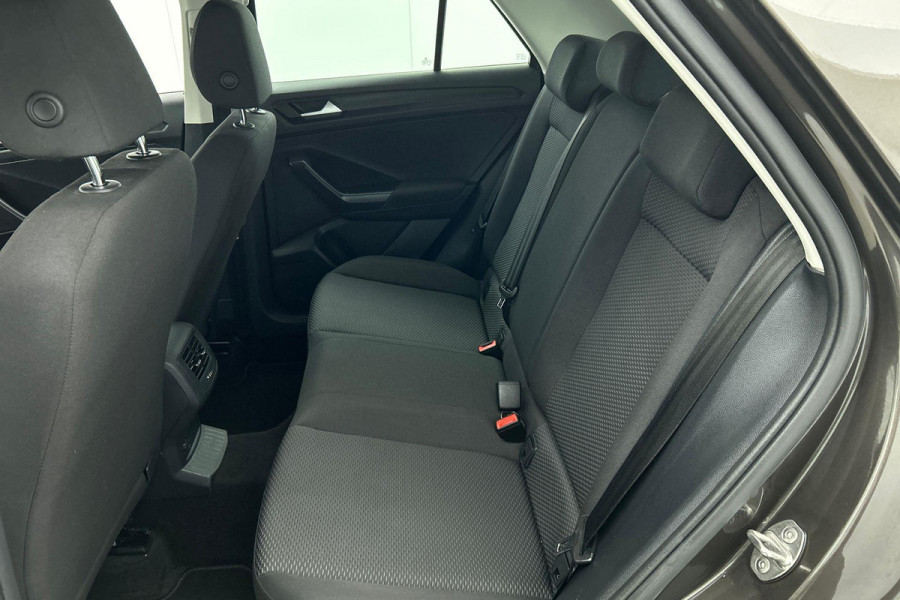 Volkswagen T-Roc 1.0 TSI Style(Goed OnderH, Navi, Carplay, StoelV, Parkeersensoren, Etc)