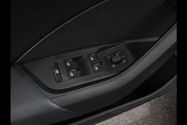 Škoda Octavia Combi 1.4 TSI iV 204pk PHEV Automaat Business Edition | Navigatie | Apple Carplay/Android Auto | Adaptive Cruise Control | Camera | Stoelverwarming | Lichtmetalen Velgen