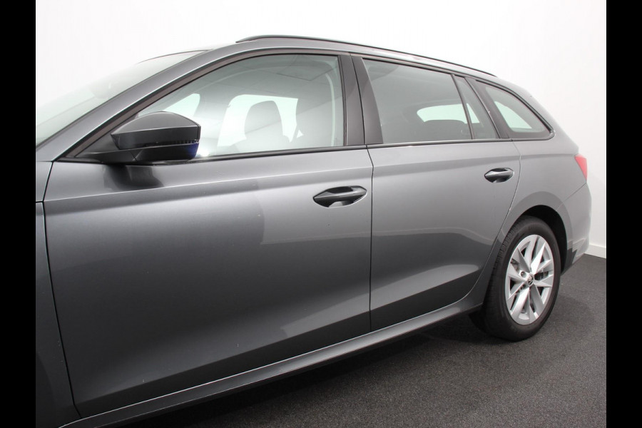 Škoda Octavia Combi 1.4 TSI iV 204pk PHEV Automaat Business Edition | Navigatie | Apple Carplay/Android Auto | Adaptive Cruise Control | Camera | Stoelverwarming | Lichtmetalen Velgen