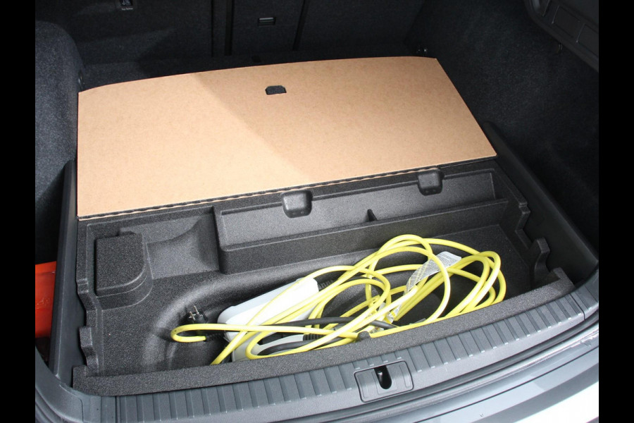 Škoda Octavia Combi 1.4 TSI iV 204pk PHEV Automaat Business Edition | Navigatie | Apple Carplay/Android Auto | Adaptive Cruise Control | Camera | Stoelverwarming | Lichtmetalen Velgen