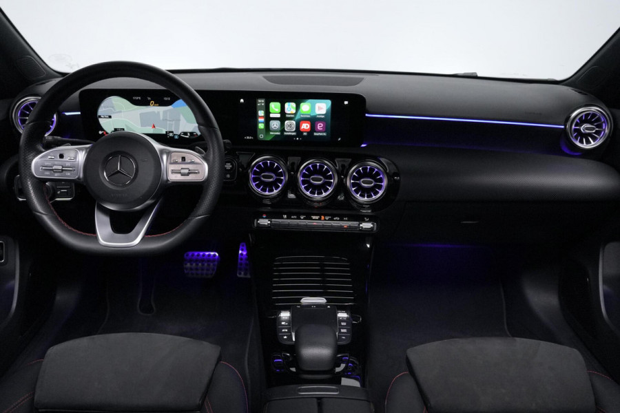Mercedes-Benz A-Klasse 200 AMG Automaat 163 PK | Pano | Widescreen | CarPlay | Sterrenhemel | Sfeer | Stoelverwarming | Camera | Led |