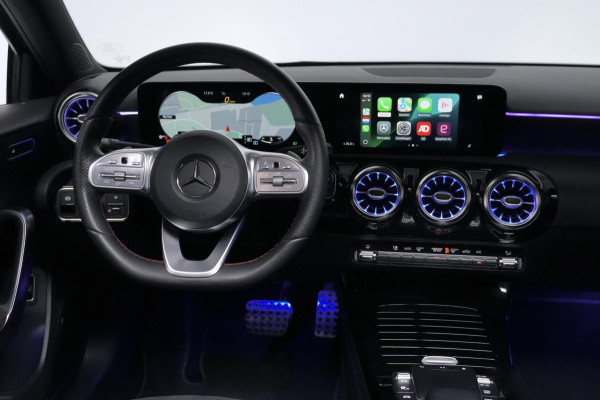 Mercedes-Benz A-Klasse 200 AMG Automaat 163 PK | Pano | Widescreen | CarPlay | Sterrenhemel | Sfeer | Stoelverwarming | Camera | Led |