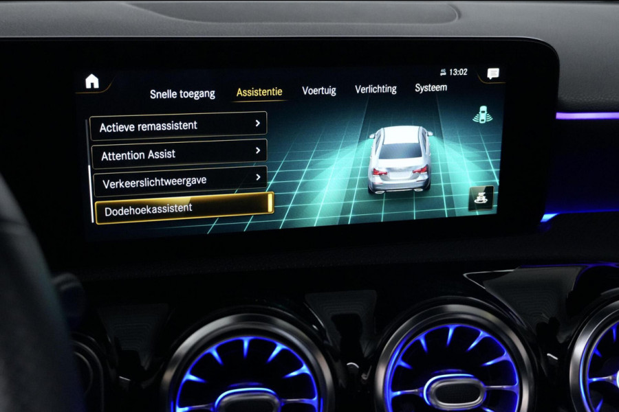 Mercedes-Benz A-Klasse 200 AMG Automaat 163 PK | Pano | Widescreen | CarPlay | Sterrenhemel | Sfeer | Stoelverwarming | Camera | Led |