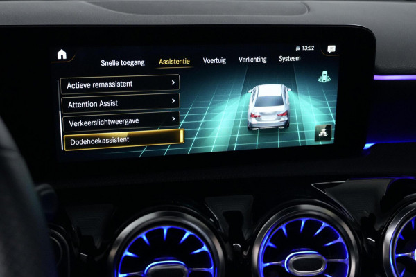 Mercedes-Benz A-Klasse 200 AMG Automaat 163 PK | Pano | Widescreen | CarPlay | Sterrenhemel | Sfeer | Stoelverwarming | Camera | Led |