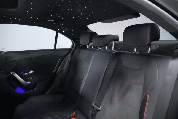 Mercedes-Benz A-Klasse 200 AMG Automaat 163 PK | Pano | Widescreen | CarPlay | Sterrenhemel | Sfeer | Stoelverwarming | Camera | Led |