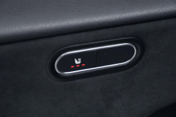 Mercedes-Benz A-Klasse 200 AMG Automaat 163 PK | Pano | Widescreen | CarPlay | Sterrenhemel | Sfeer | Stoelverwarming | Camera | Led |