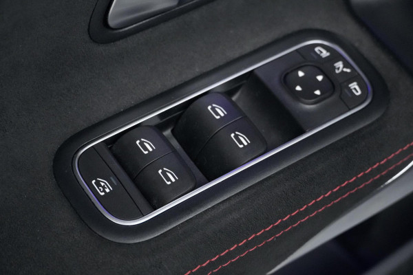 Mercedes-Benz A-Klasse 200 AMG Automaat 163 PK | Pano | Widescreen | CarPlay | Sterrenhemel | Sfeer | Stoelverwarming | Camera | Led |