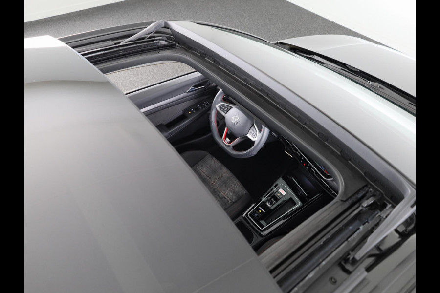 Volkswagen Golf 2.0 TSI GTI 265PK DSG | Verlengde garantie | Panorama dak | Head up Display | Blackstyle | 19"LM velgen |