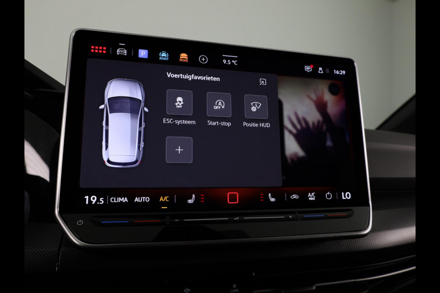 Volkswagen Golf 2.0 TSI GTI 265PK DSG | Verlengde garantie | Panorama dak | Head up Display | Blackstyle | 19"LM velgen |