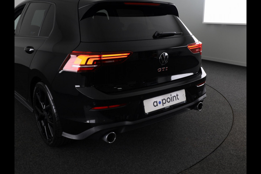 Volkswagen Golf 2.0 TSI GTI 265PK DSG | Verlengde garantie | Panorama dak | Head up Display | Blackstyle | 19"LM velgen |