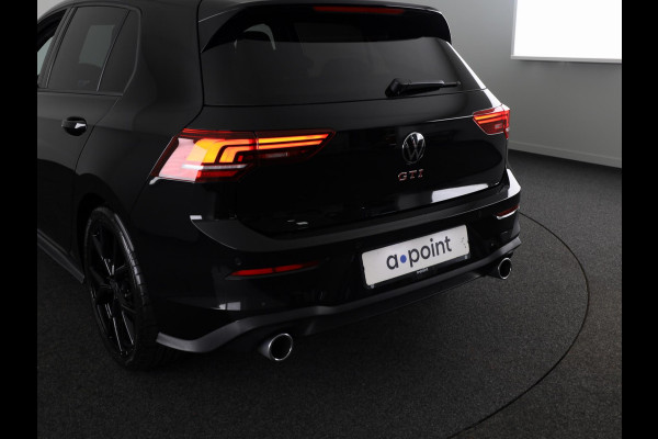 Volkswagen Golf 2.0 TSI GTI 265PK DSG | Verlengde garantie | Panorama dak | Head up Display | Blackstyle | 19"LM velgen |
