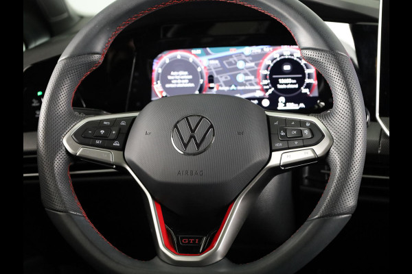 Volkswagen Golf 2.0 TSI GTI 265PK DSG | Verlengde garantie | Panorama dak | Head up Display | Blackstyle | 19"LM velgen |