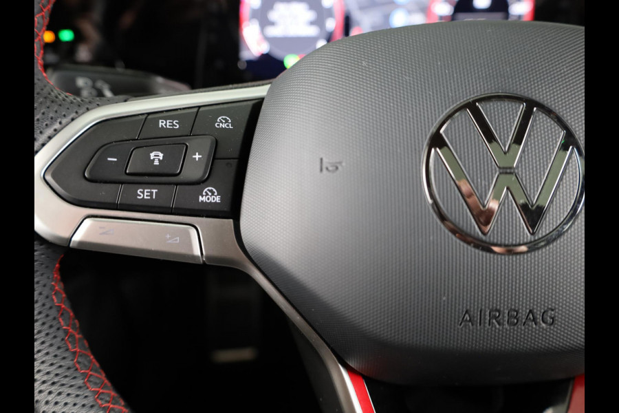 Volkswagen Golf 2.0 TSI GTI 265PK DSG | Verlengde garantie | Panorama dak | Head up Display | Blackstyle | 19"LM velgen |