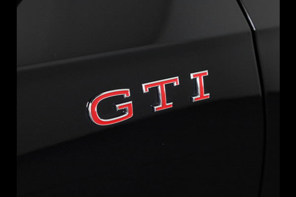 Volkswagen Golf 2.0 TSI GTI 265PK DSG | Verlengde garantie | Panorama dak | Head up Display | Blackstyle | 19"LM velgen |