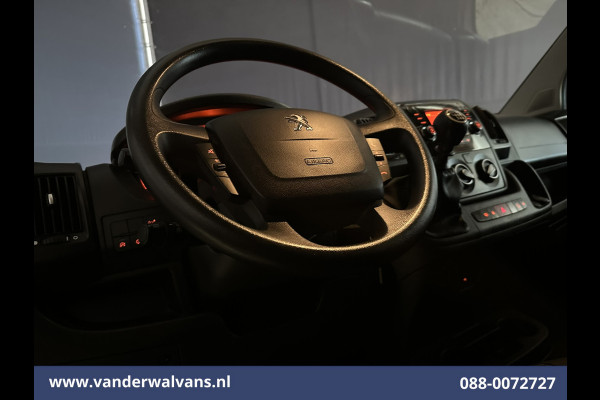 Peugeot Boxer 2.2 BlueHDi 141pk Bakwagen Laadklep Euro6 Airco | Cruisecontrol | 1055kg laadvermogen Bijrijdersbank