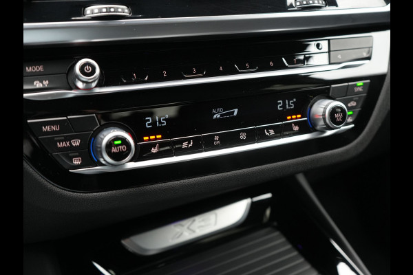 BMW X3 xDrive30e M Sport Plug In Hybrid 293pk Dealer O.H. PHEV | Trekhaak Af Fabriek | Head Up | Sportstoelen Verwarmd | Apple Carplay | Keyless | Blis | Sfeerverlichting | Virtual | Navigatie | DAB |