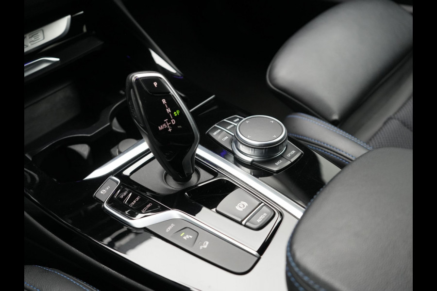BMW X3 xDrive30e M Sport Plug In Hybrid 293pk Dealer O.H. PHEV | Trekhaak Af Fabriek | Head Up | Sportstoelen Verwarmd | Apple Carplay | Keyless | Blis | Sfeerverlichting | Virtual | Navigatie | DAB |