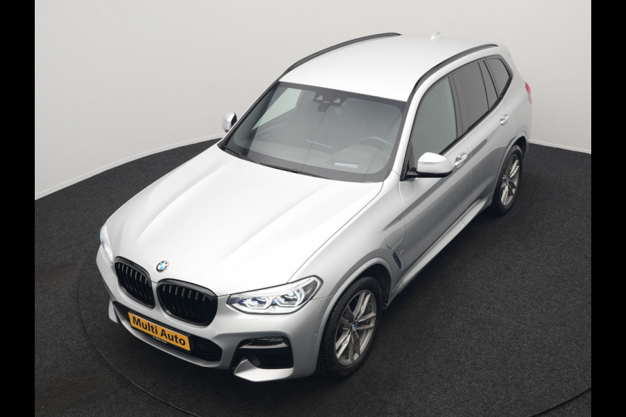 BMW X3 xDrive30e M Sport Plug In Hybrid 293pk Dealer O.H. PHEV | Trekhaak Af Fabriek | Head Up | Sportstoelen Verwarmd | Apple Carplay | Keyless | Blis | Sfeerverlichting | Virtual | Navigatie | DAB |