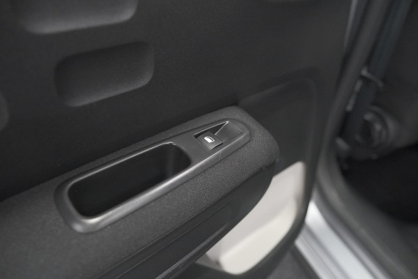 Citroën C3 PureTech 110 EAT6 Shine | Camera | Navigatie | Parkeersensoren | Apple Carplay | 17 Inch Lichtmetalen Velgen