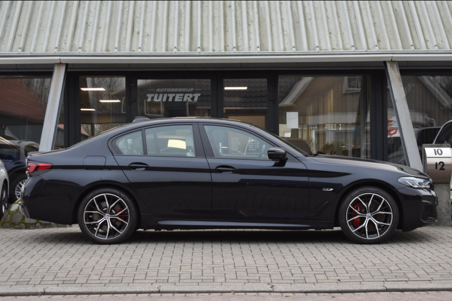 BMW 5 Serie 530e M-Sport Pro | LASERLIGHT | HARMAN KARDON | 360 CAMERA | TREKHAAK | DEALER ONDERHOUDEN | NAP |