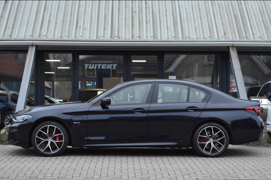 BMW 5 Serie 530e M-Sport Pro | LASERLIGHT | HARMAN KARDON | 360 CAMERA | TREKHAAK | DEALER ONDERHOUDEN | NAP |