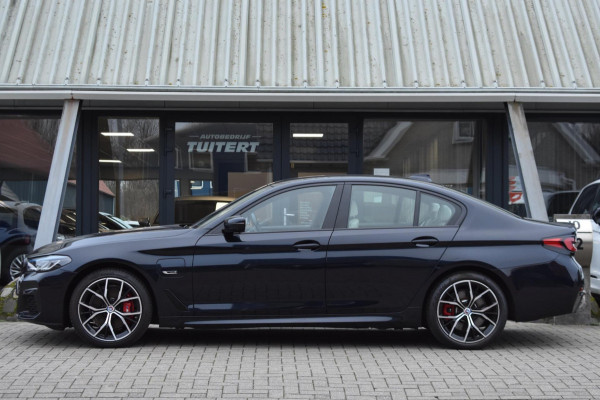 BMW 5 Serie 530e M-Sport Pro | LASERLIGHT | HARMAN KARDON | 360 CAMERA | TREKHAAK | DEALER ONDERHOUDEN | NAP |